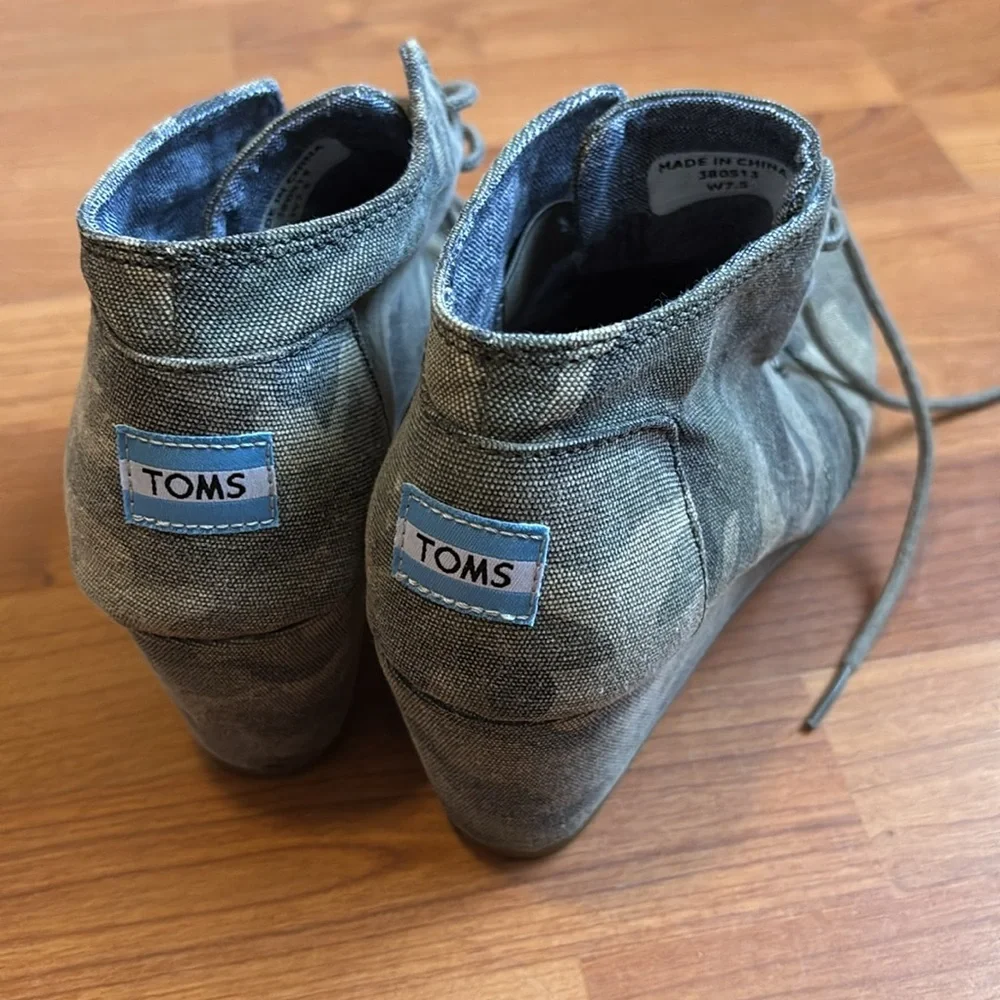 Toms | Camouflage Wedge Lace Shoes | Comfortable | Camo Styles | Size 7.5